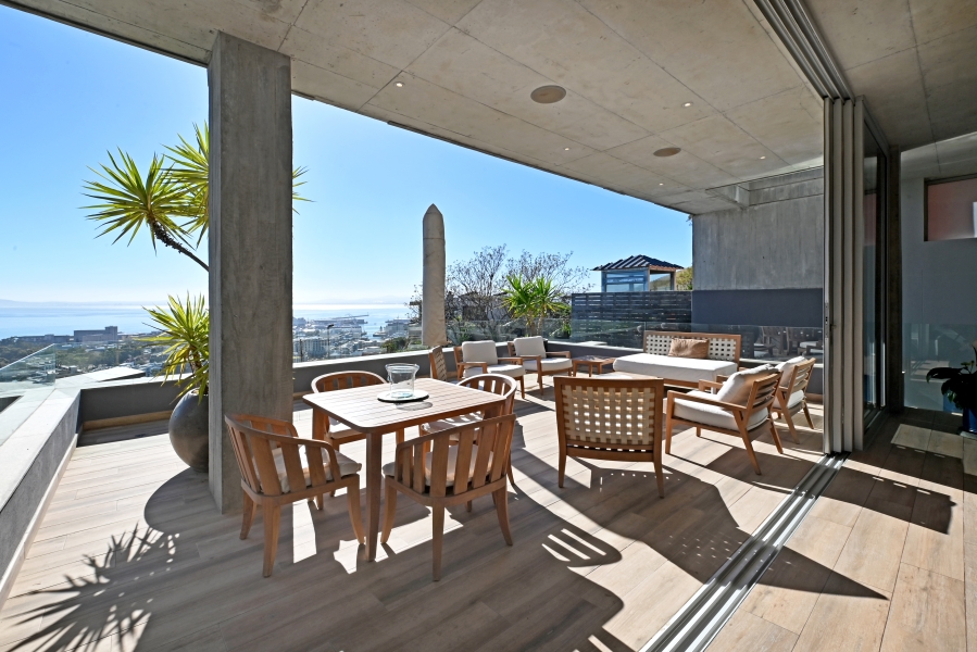 To Let 4 Bedroom Property for Rent in Green Point Western Cape